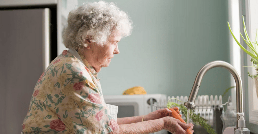 elderly woman alzheimers image